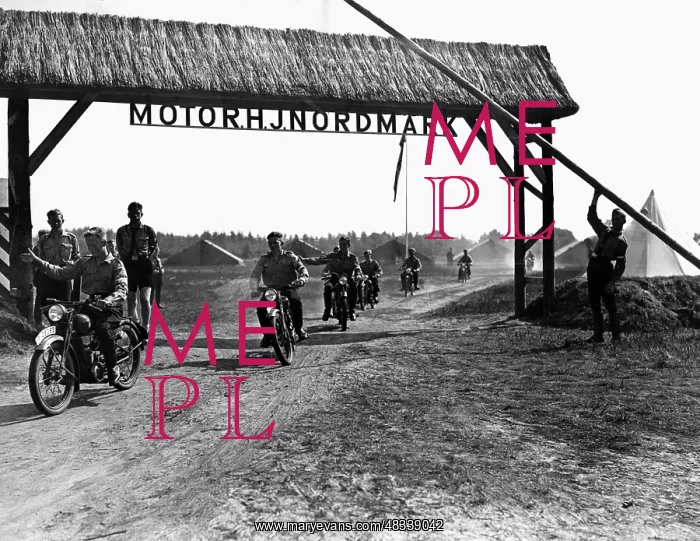 : Motor HJ members during training rides, 1938 : Motor HJ members during training rides, 1938
