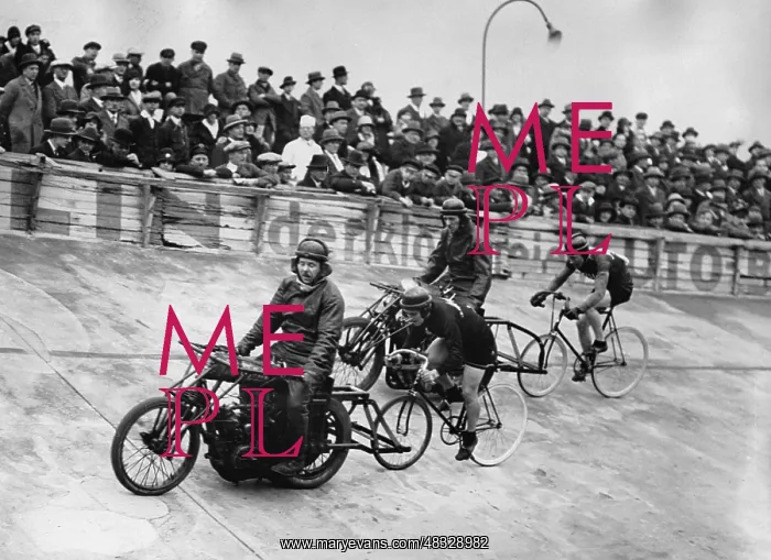 : Motor-paced racing in Berlin, 1932 : Motor-paced racing in Berlin, 1932