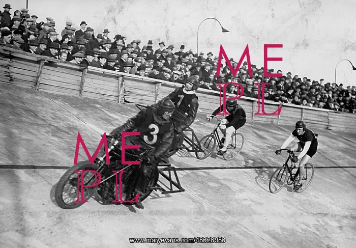 : Motor-paced racing in Berlin, 1932 : Motor-paced racing in Berlin, 1932
