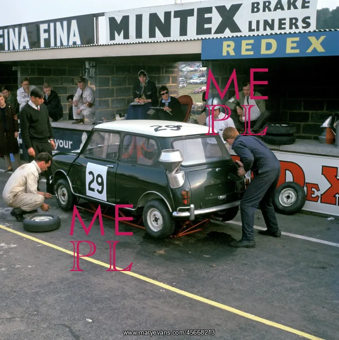 : Motor racing Brands Hatch, England : Motor racing Brands Hatch, England