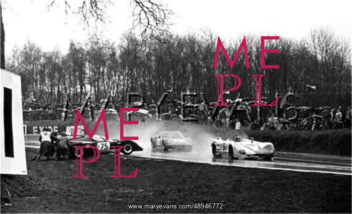 : Motor racing Brands Hatch, England : Motor racing Brands Hatch, England