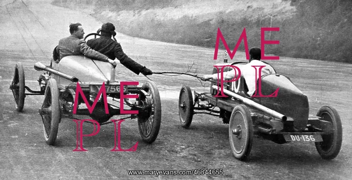 : Motor racing breakdown at Brooklands : Motor racing breakdown at Brooklands