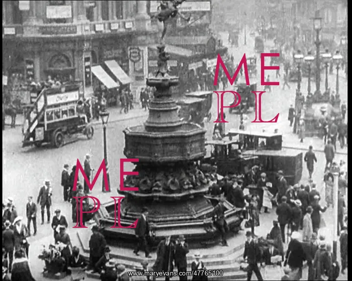  : Motorcars Driving Around the Statue Of Eros