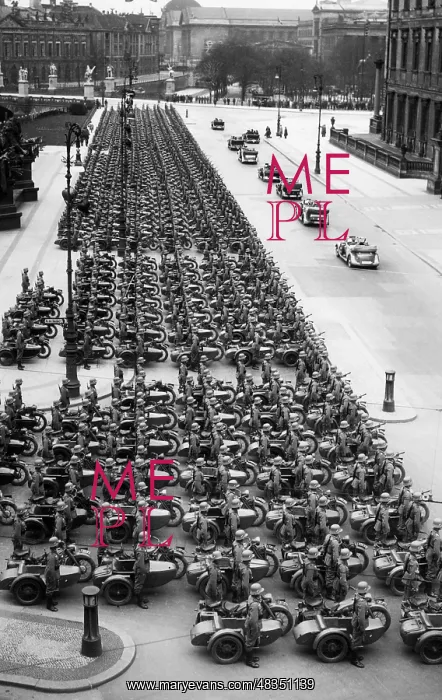 : Motorcycle gunners, 1936 : Motorcycle gunners, 1936
