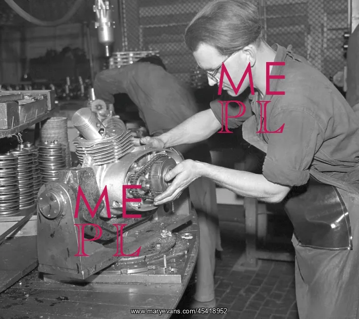 : Motorcycle - JAWA - engine - assembly line : Motorcycle - JAWA - engine - assembly line