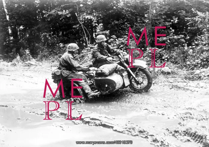 : Motorcycle of the Waffen-SS on the Eastern front, 1941 : Motorcycle of the Waffen-SS on the Eastern front, 1941