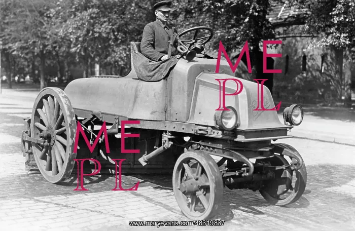 : Motorized sweeper, 1928 : Motorized sweeper, 1928