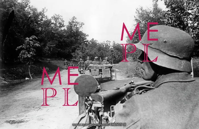 : Motorized troops of the Wehrmacht march on the Eastern : Motorized troops of the Wehrmacht march on the Eastern