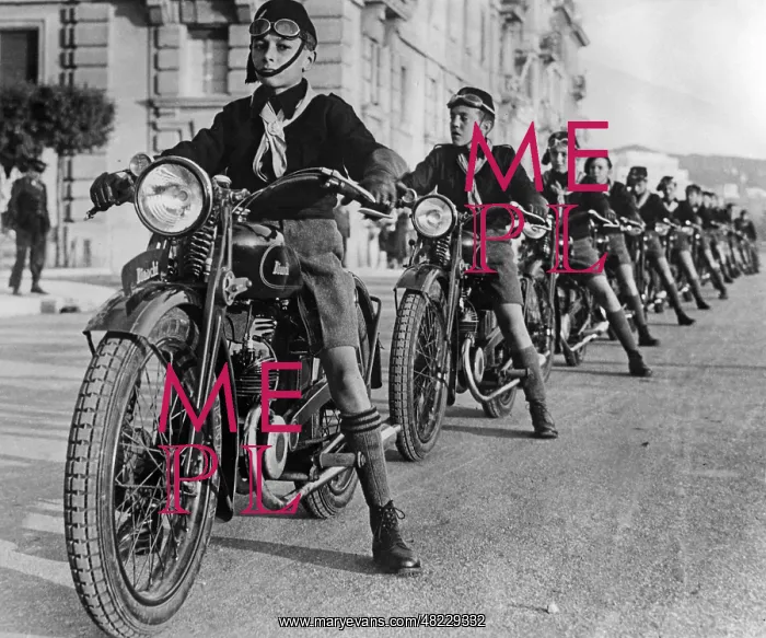: Motorized unit of the fascist Balilla in Italy, 1935 : Motorized unit of the fascist Balilla in Italy, 1935