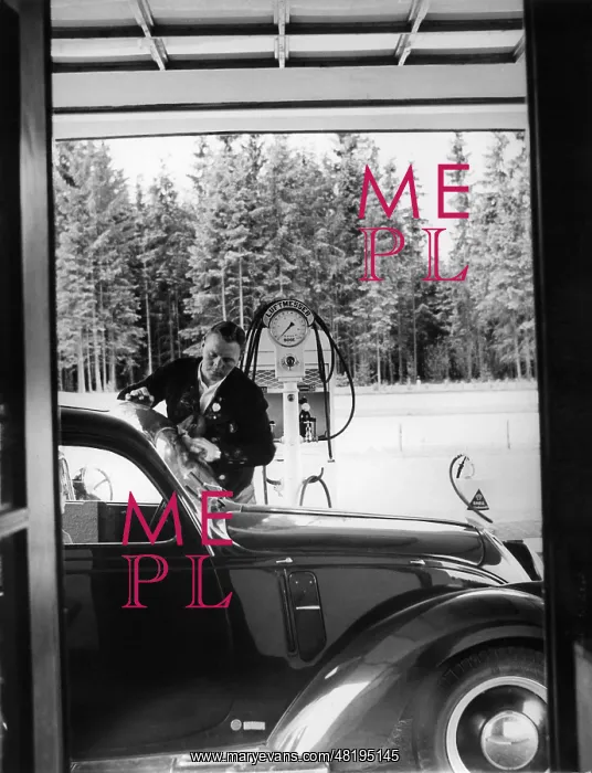 : Motorway gas station, 1937 : Motorway gas station, 1937