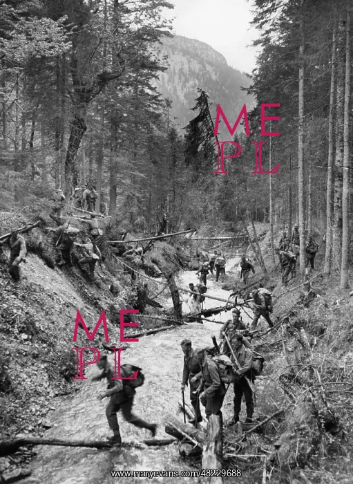: Mountain infantry during an ecxercise, 1935 : Mountain infantry during an ecxercise, 1935