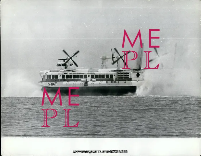 : Mountbatten Class SRN4 hovercraft, Cowes : Mountbatten Class SRN4 hovercraft, Cowes