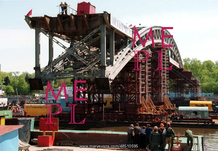 : Mounting of Andreevsky bridge in Moscow, 1999 : Mounting of Andreevsky bridge in Moscow, 1999