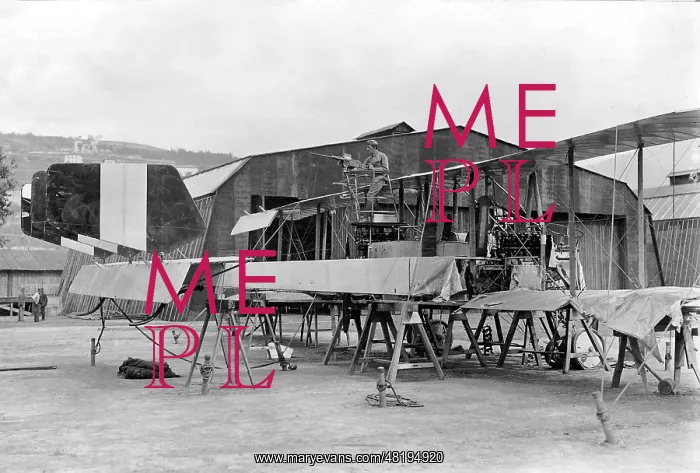 : Mounting a Caproni which has been shot down in South Tyrol : Mounting a Caproni which has been shot down in South Tyrol