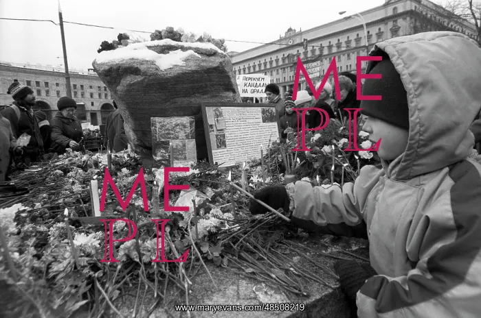 : Mourning procession in Lubyanka Square, 1991 : Mourning procession in Lubyanka Square, 1991