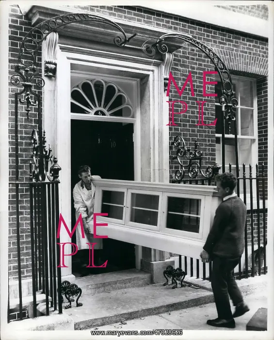 : Moving back in to 10 Downing Street after renovations : Moving back in to 10 Downing Street after renovations