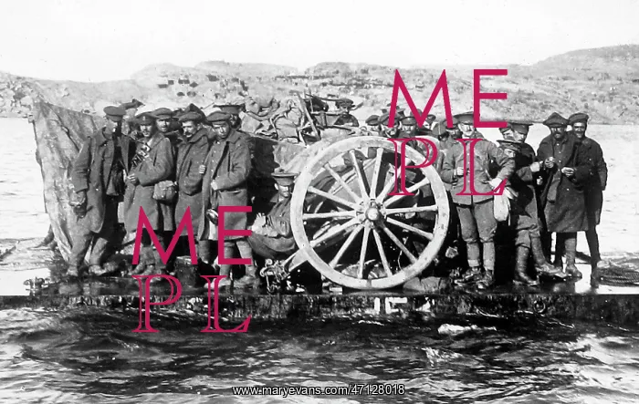  : Moving Artillery Guns by Raft during WW1