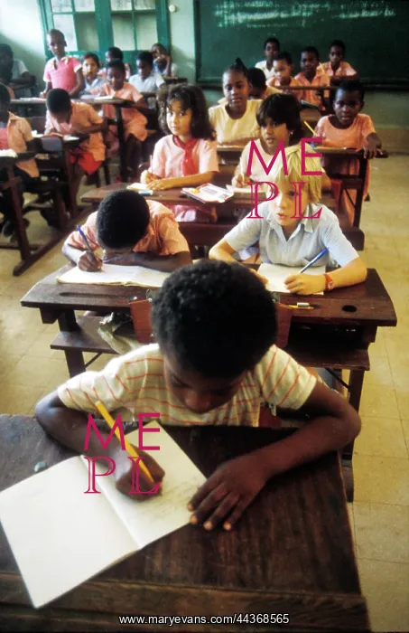 : Mozambique, 1985: Lessons at a multi-racial school : Mozambique, 1985: Lessons at a multi-racial school