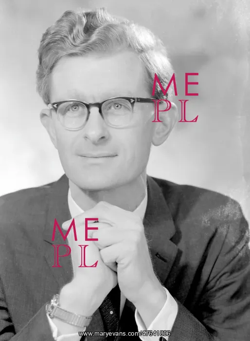  : Mr Alister MacDonald