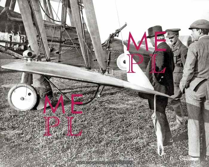 : Mr Asquith inspecting a plane, Western Front, WW1 : Mr Asquith inspecting a plane, Western Front, WW1