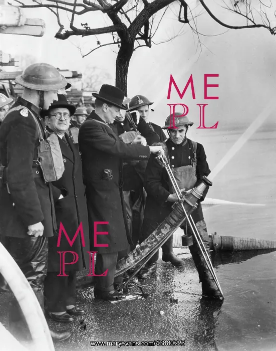 : Mr Attlee attending hosepipe tests at Wimbledon, WW2 : Mr Attlee attending hosepipe tests at Wimbledon, WW2