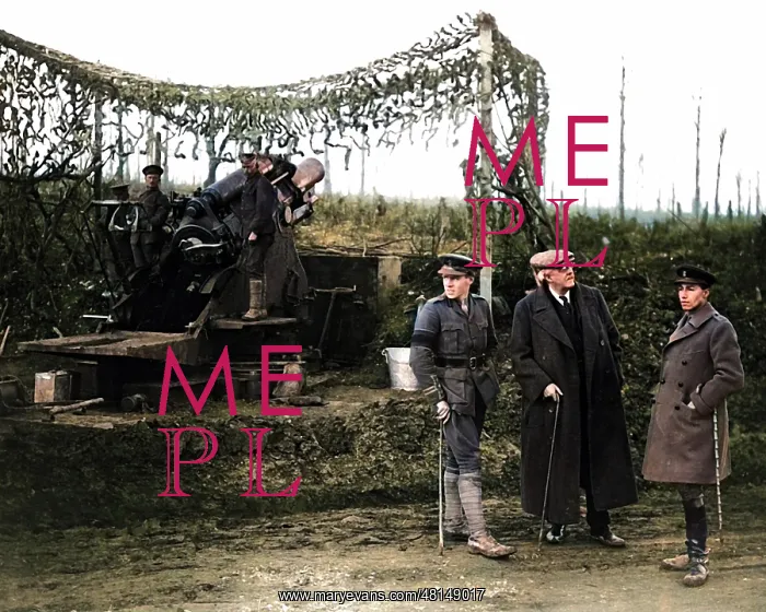 : Mr Balfour visiting howitzer on Western Front, WW1 : Mr Balfour visiting howitzer on Western Front, WW1