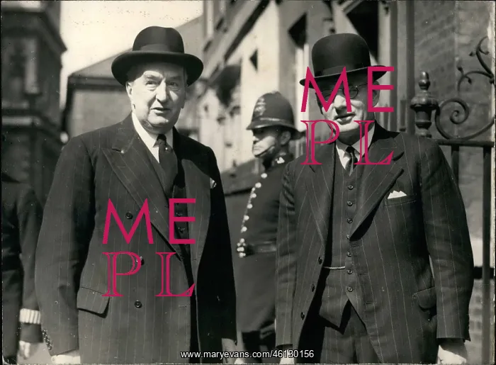 : Mr Curtin, PM of Australia, Mr Bruce, High Commissioner, Lon : Mr Curtin, PM of Australia, Mr Bruce, High Commissioner, Lon