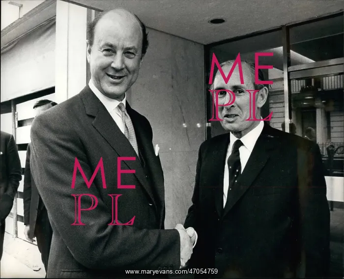 : Mr A Hepper and Sir Basil Smallpiece, Cunard offices : Mr A Hepper and Sir Basil Smallpiece, Cunard offices