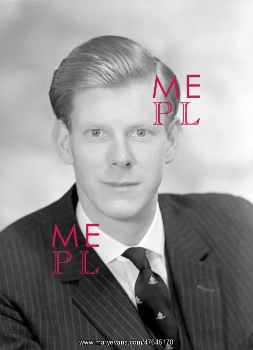  : Mr Hinder