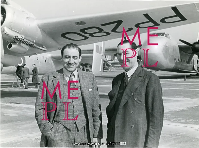 : Mr Marsh, Handley Page test pilot (?), left, and Arthur? : Mr Marsh, Handley Page test pilot (?), left, and Arthur?