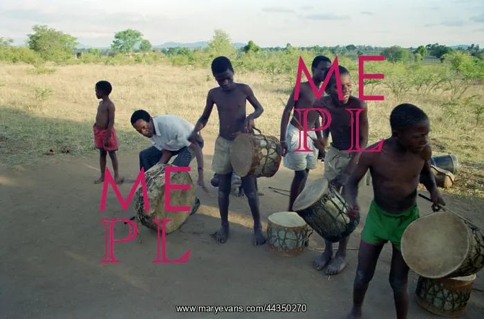 : Mr Mavunde on bass drum 1, Tsonga, Andrew Tracey : Mr Mavunde on bass drum 1, Tsonga, Andrew Tracey