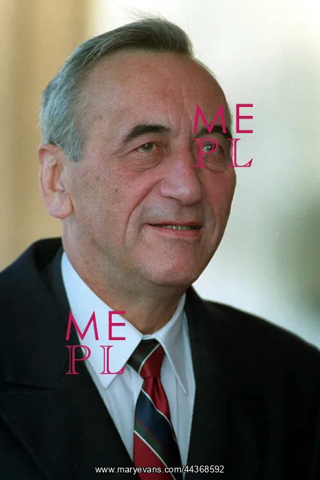  : Mr Mazowiecki