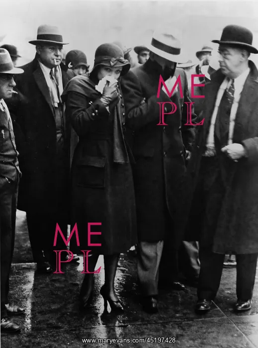 : Mr. and Mrs. Vincent Coll, hiding their ? : Mr. and Mrs. Vincent Coll, hiding their ?
