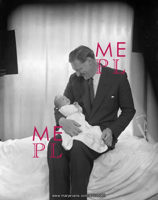  : Mr & Mrs Wedderburn & Baby