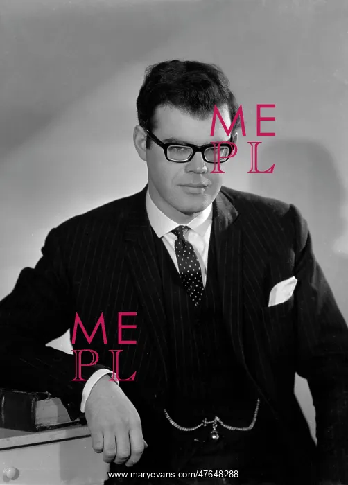 : Mr Robin Hays