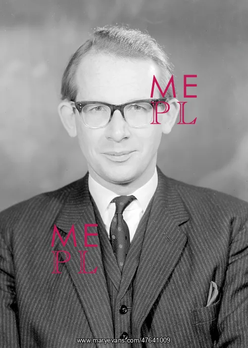 : Mr Ryder Runton
