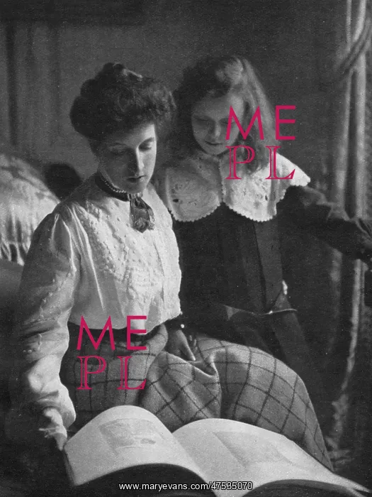 : Mrs Asquith with her daughter, Elizabeth : Mrs Asquith with her daughter, Elizabeth