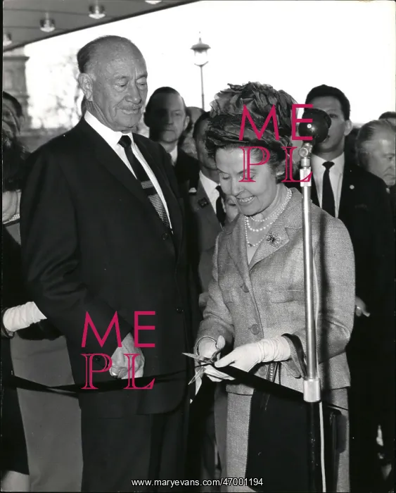 : Mrs Beryl Maudling and Conrad Hilton, London Hilton Hotel : Mrs Beryl Maudling and Conrad Hilton, London Hilton Hotel