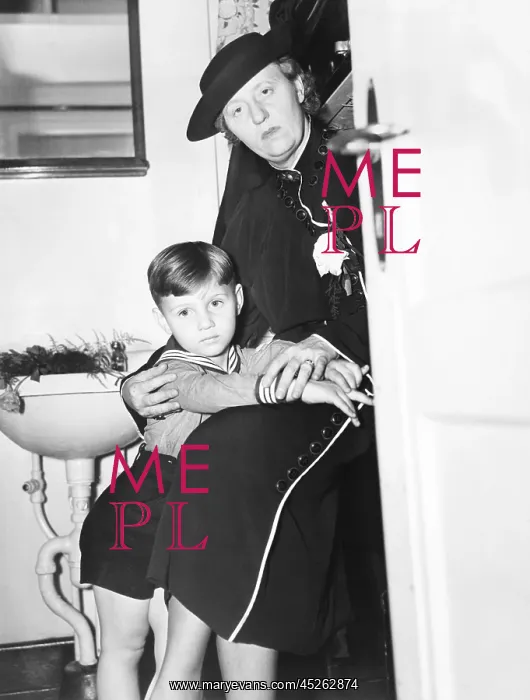 : Mrs. Bruno Hauptmann and her son Manfried in her : Mrs. Bruno Hauptmann and her son Manfried in her