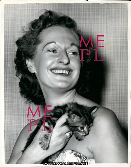: Mrs Campbell-Muir, wealthy hostess : Mrs Campbell-Muir, wealthy hostess