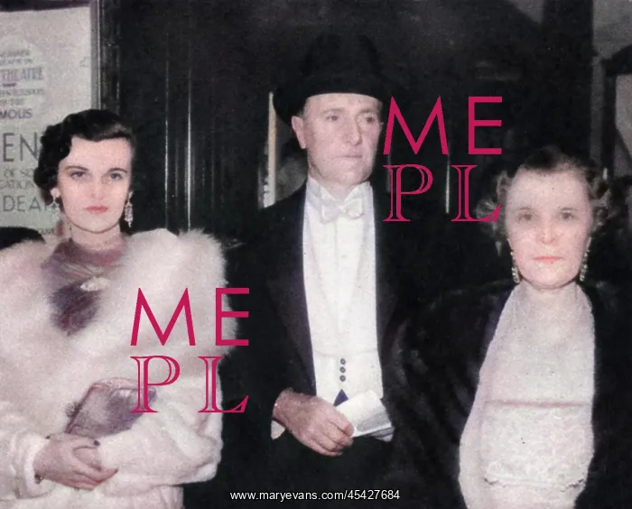 : Mrs Charles Sweeny with her parents : Mrs Charles Sweeny with her parents