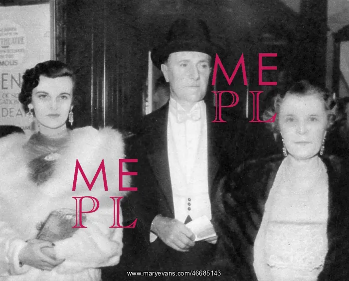 : Mrs Charles Sweeny with her parents : Mrs Charles Sweeny with her parents