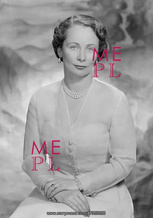 : Mrs Crosse