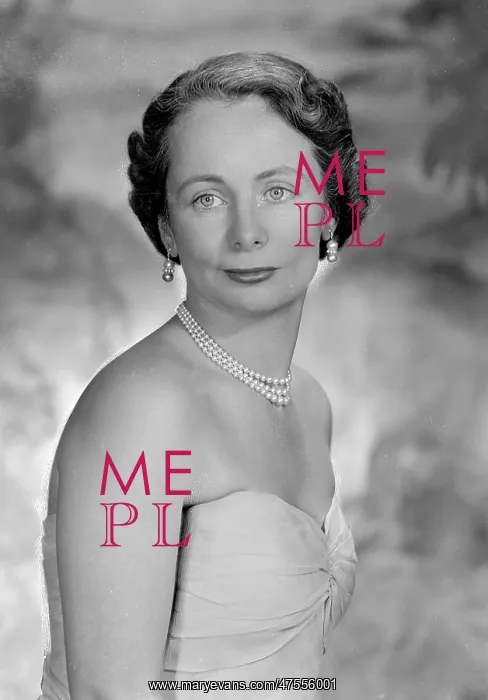  : Mrs Crosse
