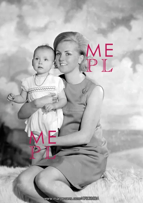  : Mrs David Bostock and daughter Sophia