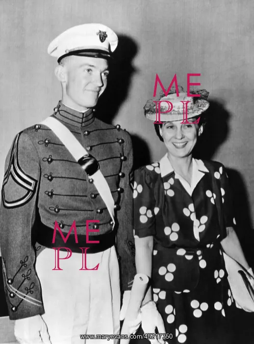 : Mrs. Dwight D. Eisenhower smiles proudly ? : Mrs. Dwight D. Eisenhower smiles proudly ?