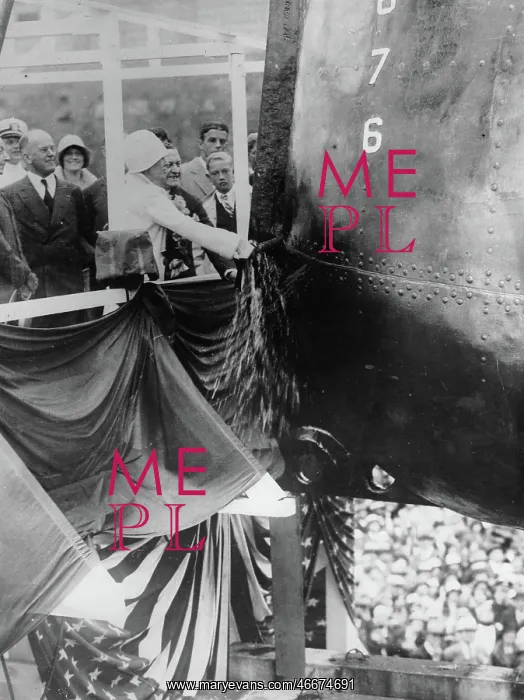 : Mrs. Grace Anna Goodhue Coolidge breaking : Mrs. Grace Anna Goodhue Coolidge breaking