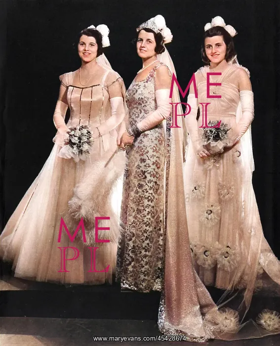 : Mrs Kennedy and her deb daughters : Mrs Kennedy and her deb daughters