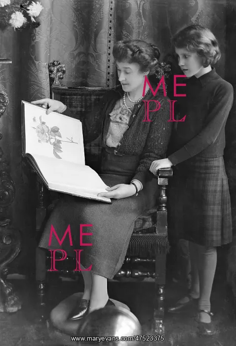: Mrs Messel & Susan Armstrong Jones : Mrs Messel & Susan Armstrong Jones
