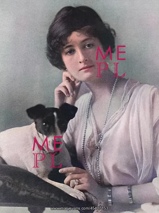 : Mrs Patrick de Bathe - wife of war correspondent : Mrs Patrick de Bathe - wife of war correspondent
